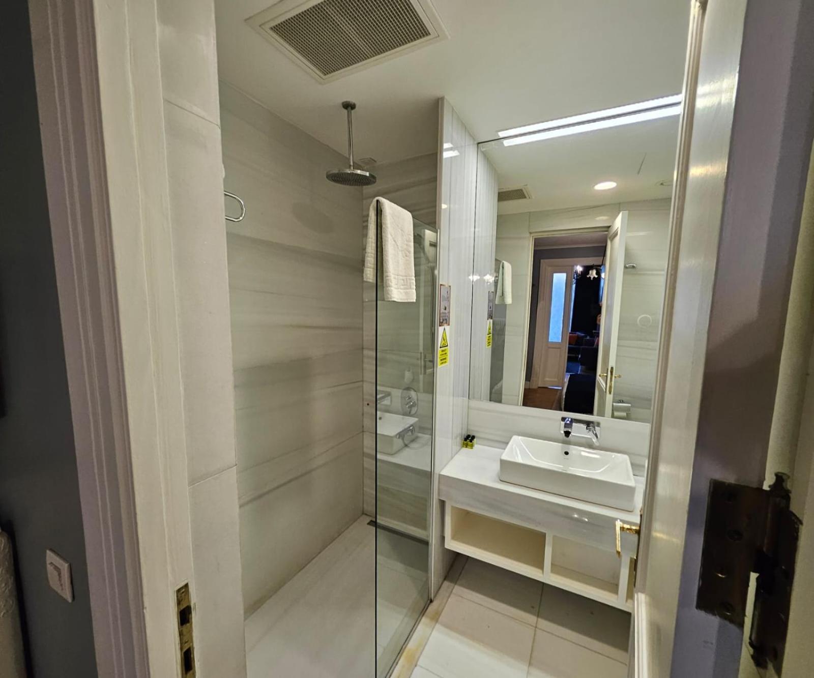 Lina Hotel Taksim Pera former walton hotel Istanbul Bagian luar foto